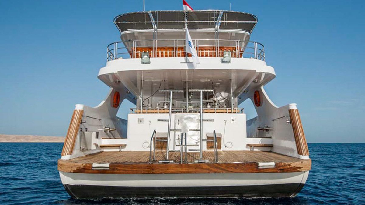 MY Amelia Discovery Red Sea liveaboard dive platform