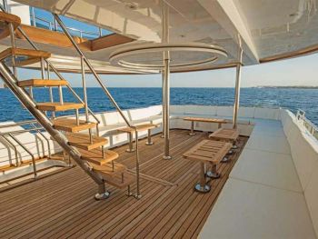 Upper deck chill area