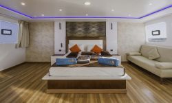 Emperor Elite cabin