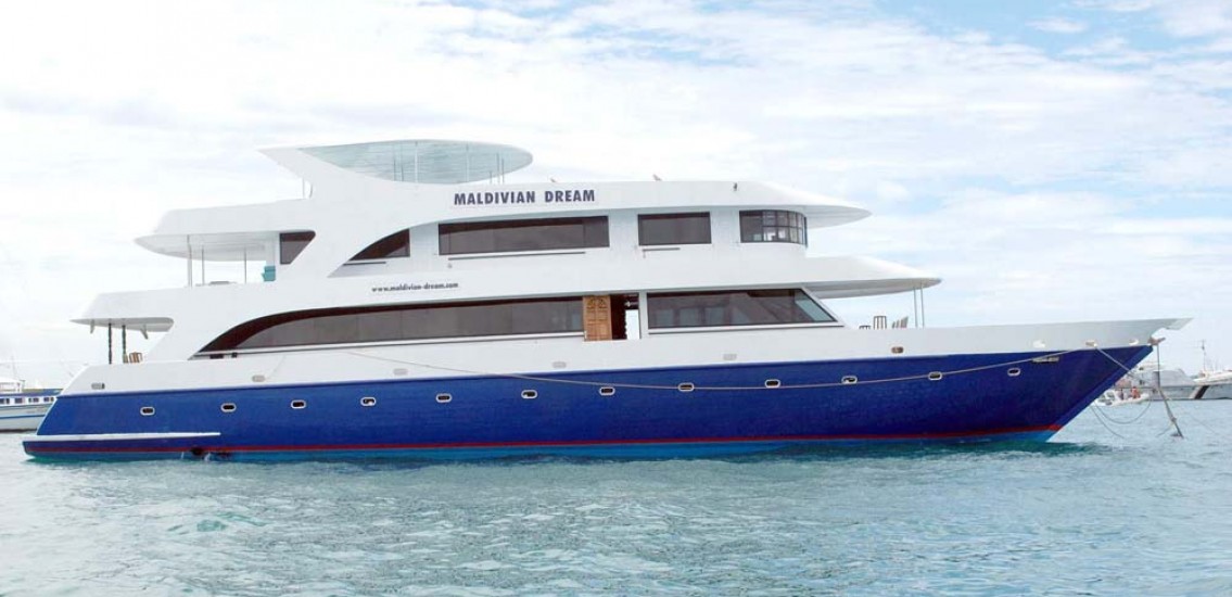 Maldivica liveabaord diving holidays