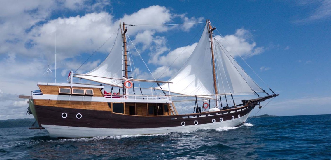 Akomo Isseki Raja Ampat Komodo liveaboard