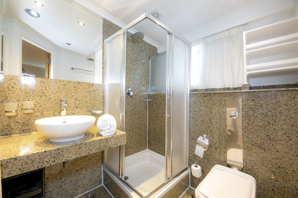 guest bathroom twin cabin seven seas