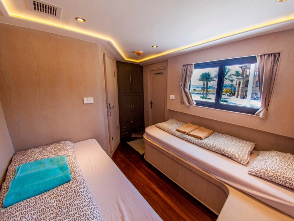 Upper Deck