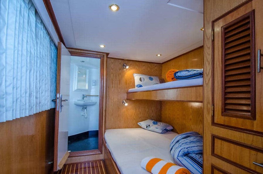 Upper Deck Twin Cabin