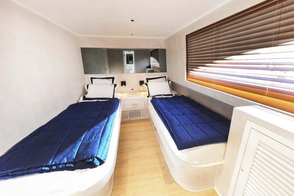 Upper Deck Twin