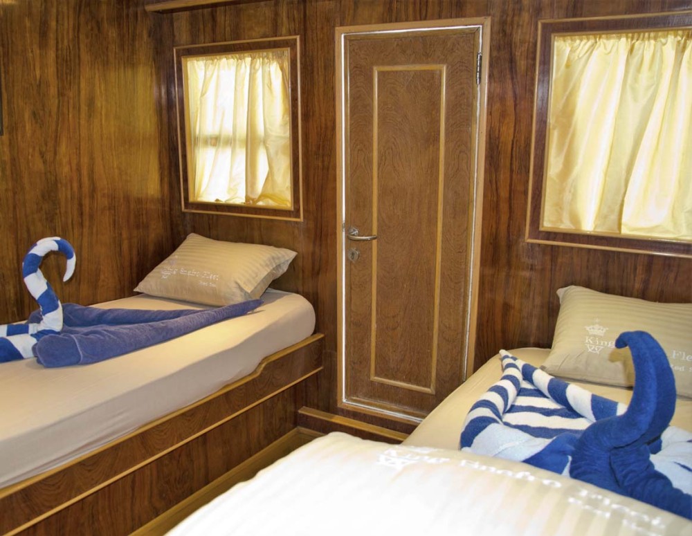 twin upper deck on snefro pearl liveaboard boat