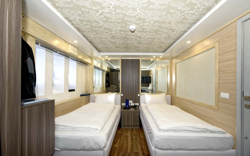 Twin Upper Deck Sea View
