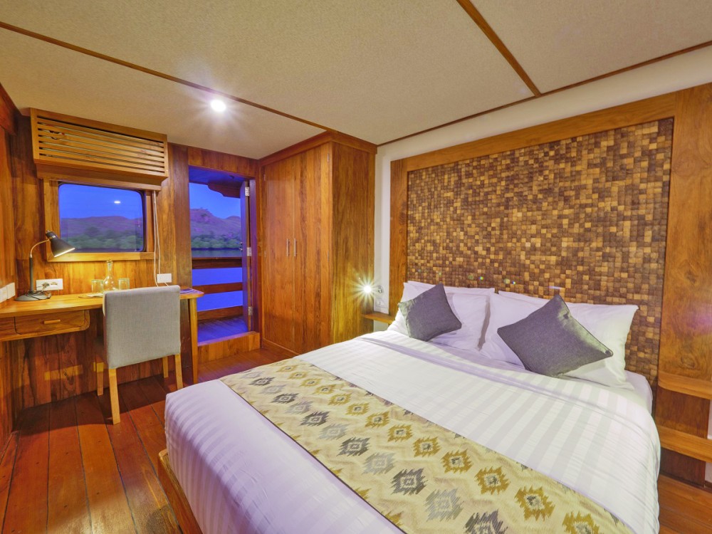 4 double cabin bed  desk